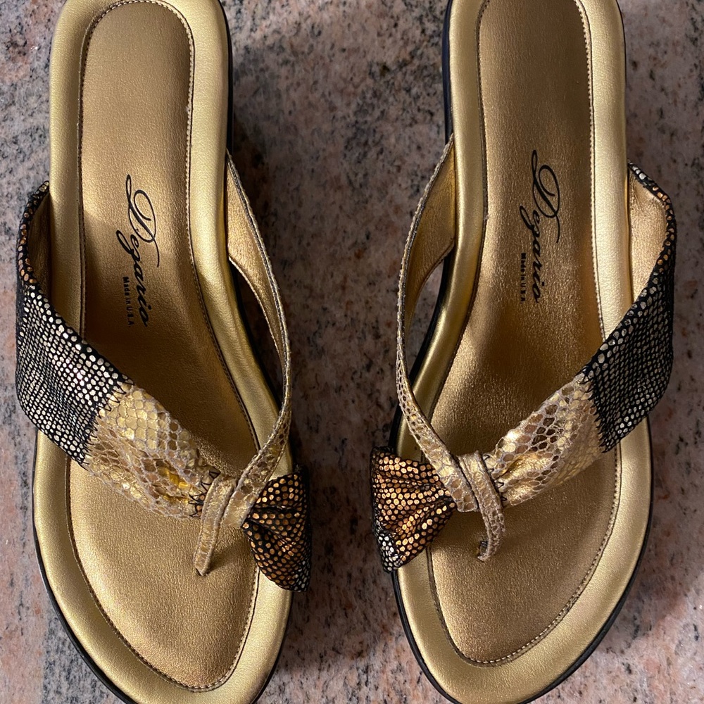 Degario Size 39 Metallic Wedge Sandal Worn 1x